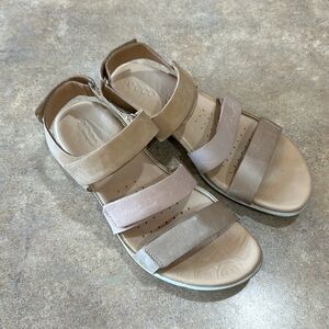 Women’s ecco sandals, size 9